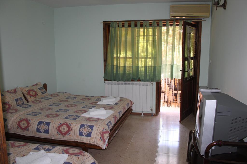 Guest House Chinarite Szandanszki Szoba fotó