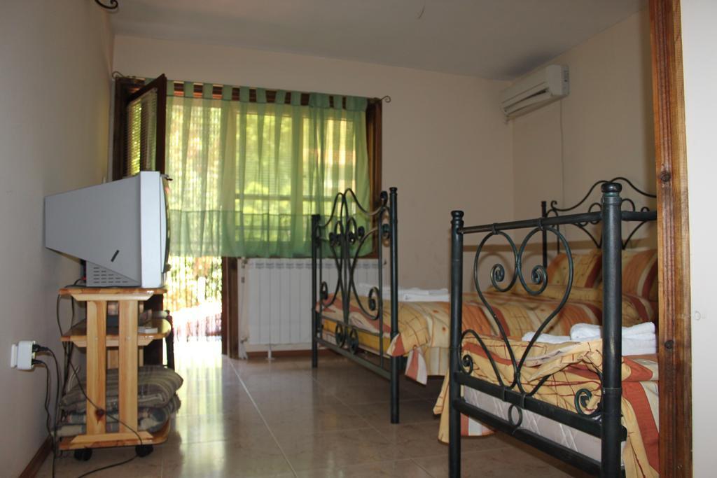 Guest House Chinarite Szandanszki Szoba fotó